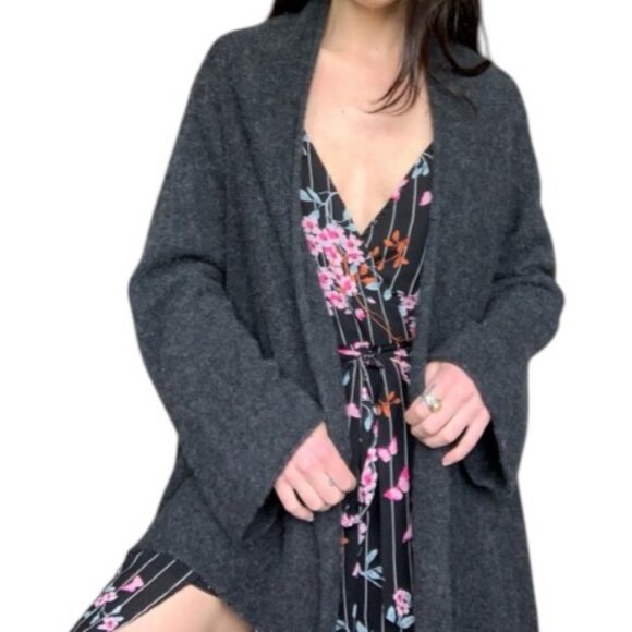 Club Monaco dark grey cashmere cardigan size M/L - Picture 1 of 5